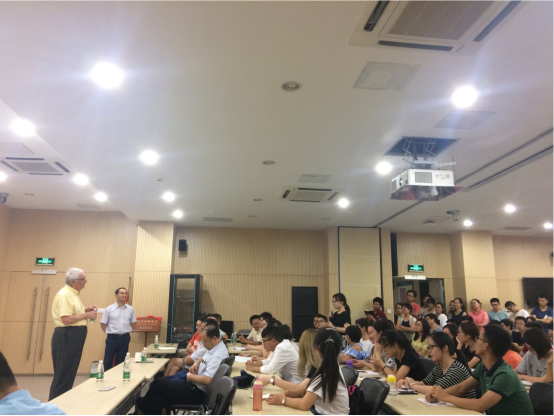 美国科学院院士Peter J. Stang教授来南大化院进行学术交流报告